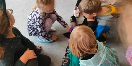 Powiększ grafikę: andrzejki-w-bursztybowym-domku-659530.jpg