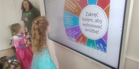 Powiększ grafikę: andrzejki-w-bursztybowym-domku-659552.jpg