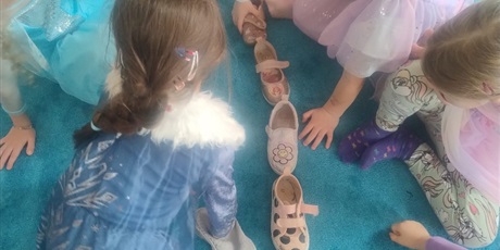 Powiększ grafikę: andrzejki-w-bursztybowym-domku-659556.jpg