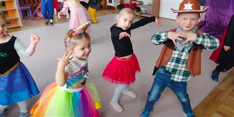 Powiększ grafikę: andrzejki-w-bursztynowym-domku-660145.jpg