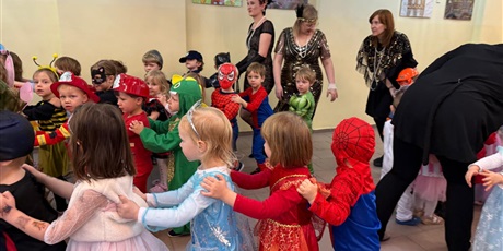 Powiększ grafikę: bal-karnawalowy-w-bursztynowym-domku-674200.jpg