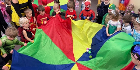 Powiększ grafikę: bal-karnawalowy-w-bursztynowym-domku-674213.jpg