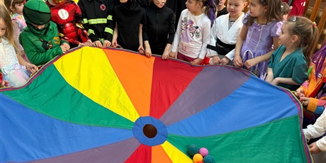 Powiększ grafikę: bal-karnawalowy-w-bursztynowym-domku-674217.jpg