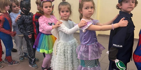 Powiększ grafikę: bal-karnawalowy-w-bursztynowym-domku-674233.jpg