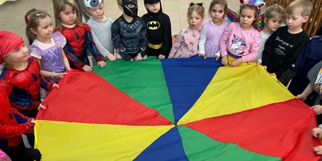 Powiększ grafikę: bal-karnawalowy-w-bursztynowym-domku-674235.jpg