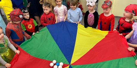 Powiększ grafikę: bal-karnawalowy-w-bursztynowym-domku-674236.jpg