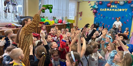 Powiększ grafikę: bal-karnawalowy-w-bursztynowym-domku-674239.jpg