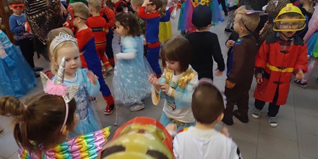 Powiększ grafikę: bal-karnawalowy-w-bursztynowym-domku-674246.jpg