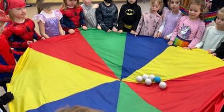 Powiększ grafikę: bal-karnawalowy-w-bursztynowym-domku-674468.jpg