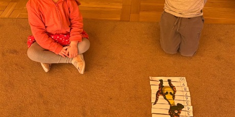 Powiększ grafikę: dzien-dinozaura-gr-iv-foczki-677512.jpg