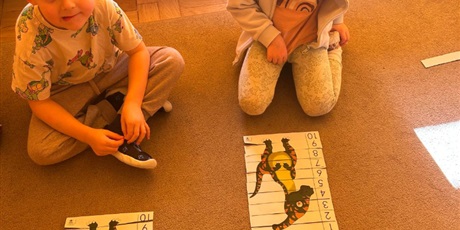 Powiększ grafikę: dzien-dinozaura-gr-iv-foczki-677513.jpg