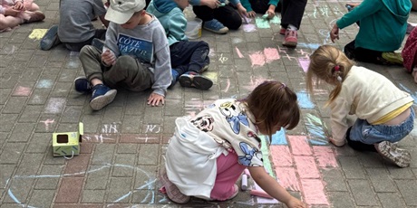 Powiększ grafikę: dzien-dziecka-w-bursztynowym-domku-698191.jpg