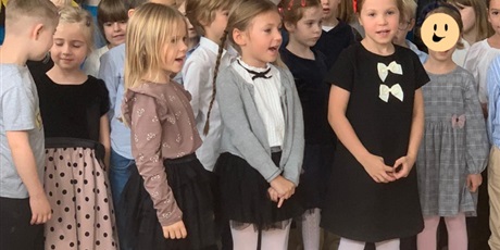 Powiększ grafikę: dzien-edukacji-narodowej-w-bursztynowym-domku-647021.jpg