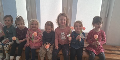 Powiększ grafikę: dzien-kobiet-w-gr-ii-delfinki-679059.jpg