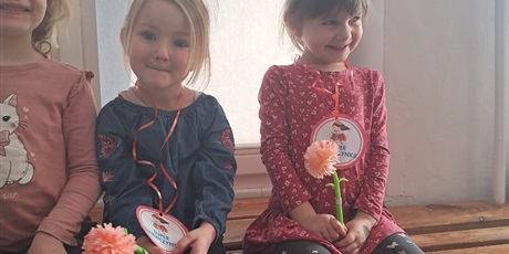 Powiększ grafikę: dzien-kobiet-w-gr-ii-delfinki-679060.jpg