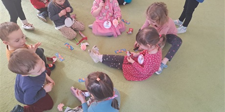 Powiększ grafikę: dzien-kobiet-w-gr-ii-delfinki-679062.jpg