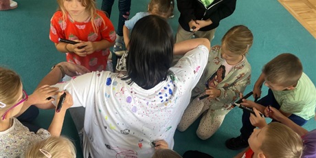 Powiększ grafikę: dzien-kropki-w-bursztynowym-domku-638023.jpg