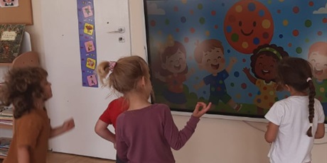 Powiększ grafikę: dzien-kropki-w-bursztynowym-domku-638121.jpg