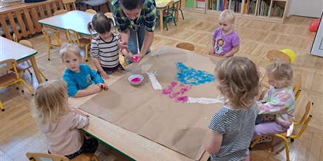 Powiększ grafikę: dzien-przedszkolaka-w-bursztynowym-domku-640011.jpg