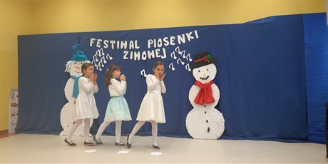 Powiększ grafikę: festiwal-piosenki-zimowej-ii-miejsce-marynarzy-417457.jpg