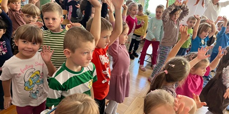 Powiększ grafikę: koncert-promusica-smerfny-bal-w-szmaragdowej-dolinie-641763.jpg