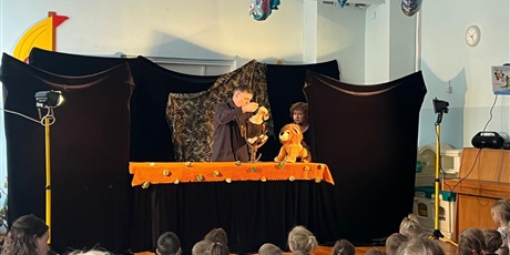 Powiększ grafikę: krolem-byc-i-przyjacielem-teatr-conieco-558515.jpg