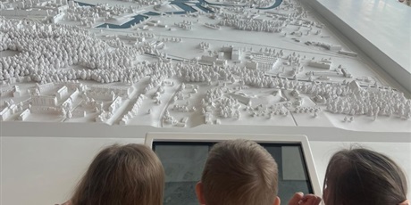 Powiększ grafikę: ktory-dom-jest-najladniejszy-wycieczka-do-instytutu-kultury-morskiej-gr-viii-koniki-morskie-614617.jpg