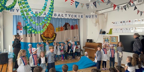 Powiększ grafikę: miedzyprzedszkolny-przeglad-piosenki-morskiej-i-szantowej-wyspiewaj-baltyckie-nuty-683454.jpg