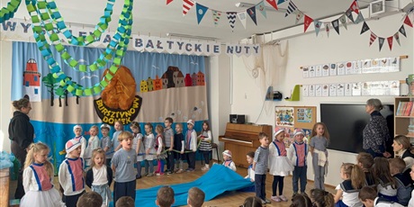 Powiększ grafikę: miedzyprzedszkolny-przeglad-piosenki-morskiej-i-szantowej-wyspiewaj-baltyckie-nuty-683455.jpg