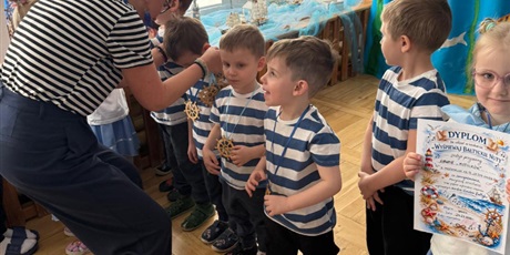 Powiększ grafikę: miedzyprzedszkolny-przeglad-piosenki-morskiej-i-szantowej-wyspiewaj-baltyckie-nuty-683459.jpg