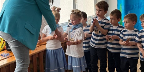 Powiększ grafikę: miedzyprzedszkolny-przeglad-piosenki-morskiej-i-szantowej-wyspiewaj-baltyckie-nuty-683460.jpg