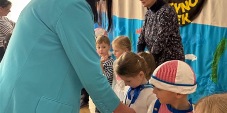 Powiększ grafikę: miedzyprzedszkolny-przeglad-piosenki-morskiej-i-szantowej-wyspiewaj-baltyckie-nuty-683464.jpg