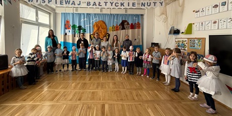 Powiększ grafikę: miedzyprzedszkolny-przeglad-piosenki-morskiej-i-szantowej-wyspiewaj-baltyckie-nuty-683466.jpg