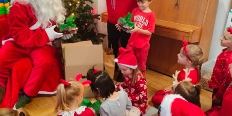 Powiększ grafikę: mikolaj-w-bursztynowym-domku-661649.jpg