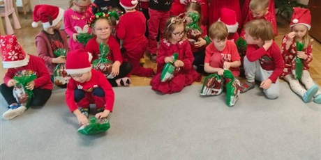 Powiększ grafikę: mikolaj-w-bursztynowym-domku-661650.jpg