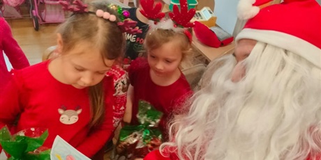 Powiększ grafikę: mikolaj-w-bursztynowym-domku-661652.jpg