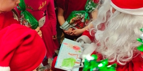 Powiększ grafikę: mikolaj-w-bursztynowym-domku-661653.jpg