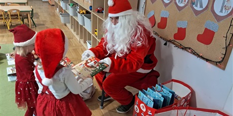 Powiększ grafikę: mikolaj-w-bursztynowym-domku-661656.jpg