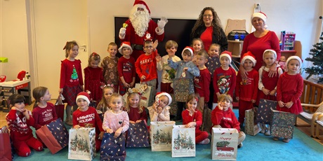 Powiększ grafikę: mikolaj-w-bursztynowym-domku-661658.jpg