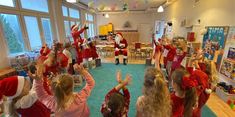 Powiększ grafikę: mikolaj-w-bursztynowym-domku-661660.jpg