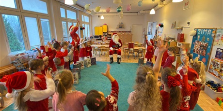 Powiększ grafikę: mikolaj-w-bursztynowym-domku-661661.jpg