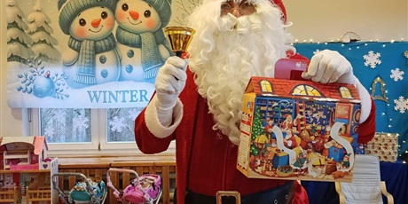 Powiększ grafikę: mikolaj-w-bursztynowym-domku-661670.jpg