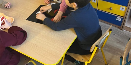 Powiększ grafikę: mikolaj-w-bursztynowym-domku-661677.jpg