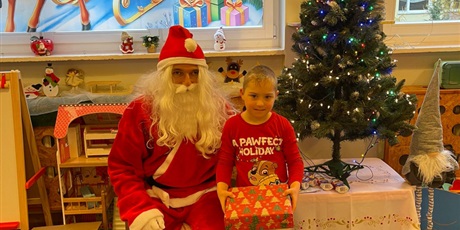 Powiększ grafikę: mikolaj-w-bursztynowym-domku-661956.jpg