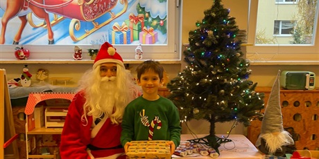 Powiększ grafikę: mikolaj-w-bursztynowym-domku-661958.jpg