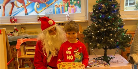 Powiększ grafikę: mikolaj-w-bursztynowym-domku-661960.jpg