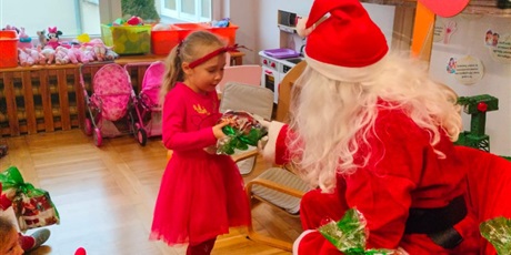 Powiększ grafikę: mikolaj-w-bursztynowym-domku-661963.jpg