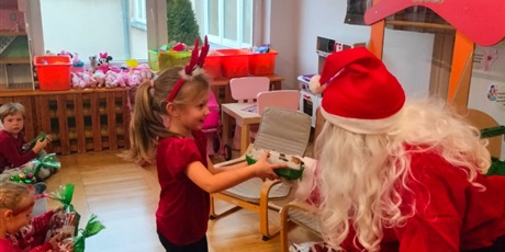 Powiększ grafikę: mikolaj-w-bursztynowym-domku-661964.jpg