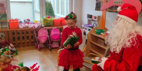 Powiększ grafikę: mikolaj-w-bursztynowym-domku-661965.jpg