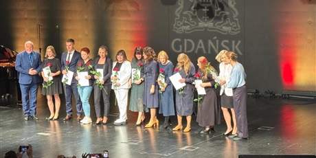 Powiększ grafikę: nagroda-prezydenta-miasta-gdanska-dla-nauczycielki-naszego-przedszkola-647156.jpg